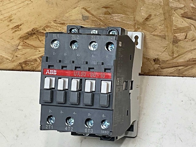 Abb 1sbl281022r8010 componenten magneetschakelaar / ua magneetschak. 15kw 400v 3-polig - afbeelding 1 van  9