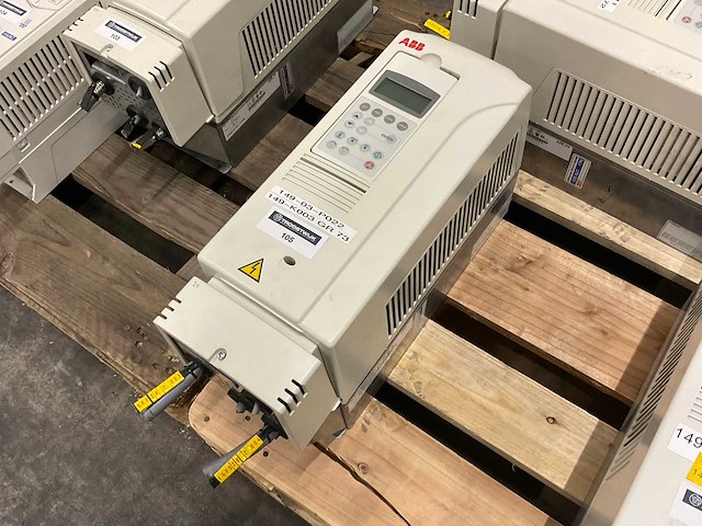 Abb acs800 frequentieregelaar - afbeelding 1 van  6