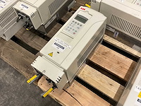 Abb acs800 frequentieregelaar - afbeelding 1 van  6