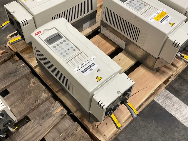Abb acs800 frequentieregelaar - afbeelding 2 van  6