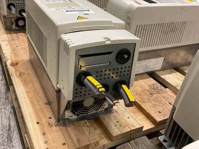 Abb acs800 frequentieregelaar - afbeelding 5 van  6