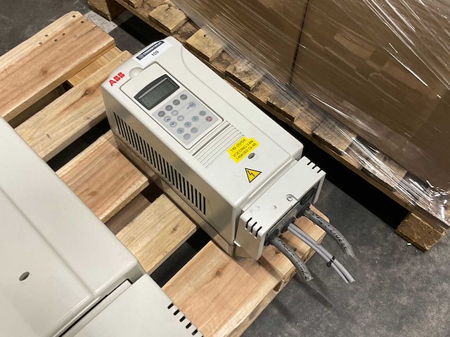 Abb acs800 frequentieregelaar - afbeelding 2 van  5