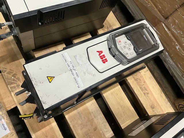 Abb acs880-01 frequentieregelaar - afbeelding 1 van  3