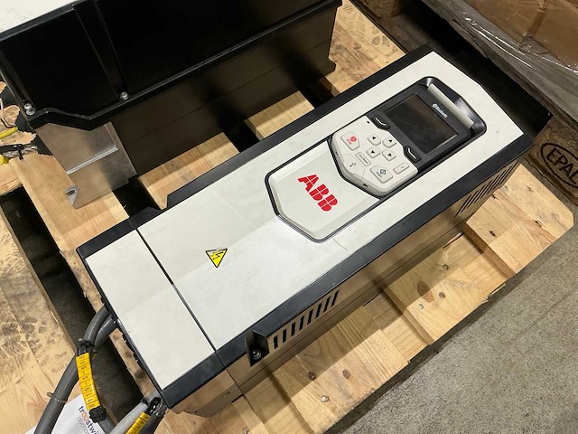 Abb acs880-01 frequentieregelaar - afbeelding 1 van  5