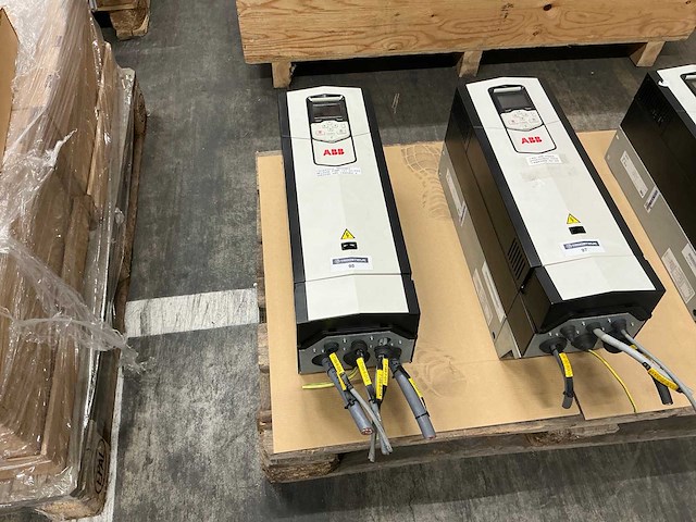 Abb acs880 frequentieregelaar - afbeelding 1 van  4