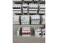 Abb, attema, eaton, hager, schneider electric - groepenkast componenten w.o. aardlekautomaten en hoofdschakelaars (23x) - afbeelding 3 van  6
