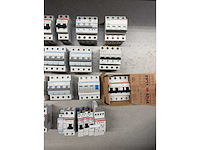 Abb, attema, eaton, hager, schneider electric - groepenkast componenten w.o. aardlekautomaten en hoofdschakelaars (23x) - afbeelding 4 van  6