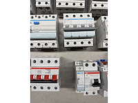 Abb, attema, eaton, hager, schneider electric - groepenkast componenten w.o. aardlekautomaten en hoofdschakelaars (23x) - afbeelding 6 van  6