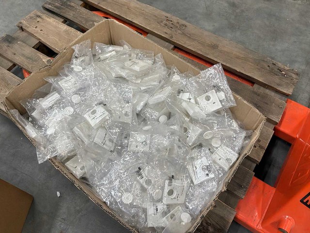 Abb busch-jaeger 1795 hkea-914 balance centraalplaat (260x) - afbeelding 5 van  7