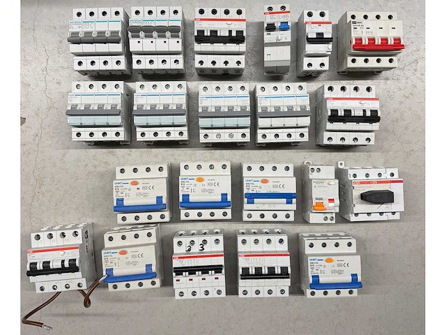 Abb, chint, geyer, hager - groepenkast componenten w.o. aardlekautomaten en hoofdschakelaars (21x) - afbeelding 1 van  6