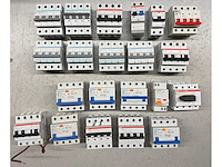 Abb, chint, geyer, hager - groepenkast componenten w.o. aardlekautomaten en hoofdschakelaars (21x)