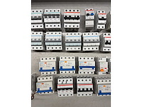 Abb, chint, geyer, hager - groepenkast componenten w.o. aardlekautomaten en hoofdschakelaars (21x) - afbeelding 2 van  6
