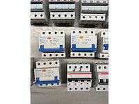 Abb, chint, geyer, hager - groepenkast componenten w.o. aardlekautomaten en hoofdschakelaars (21x) - afbeelding 4 van  6