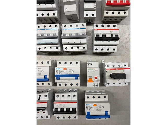 Abb, chint, geyer, hager - groepenkast componenten w.o. aardlekautomaten en hoofdschakelaars (21x) - afbeelding 5 van  6