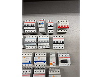 Abb, chint, geyer, hager - groepenkast componenten w.o. aardlekautomaten en hoofdschakelaars (21x) - afbeelding 6 van  6