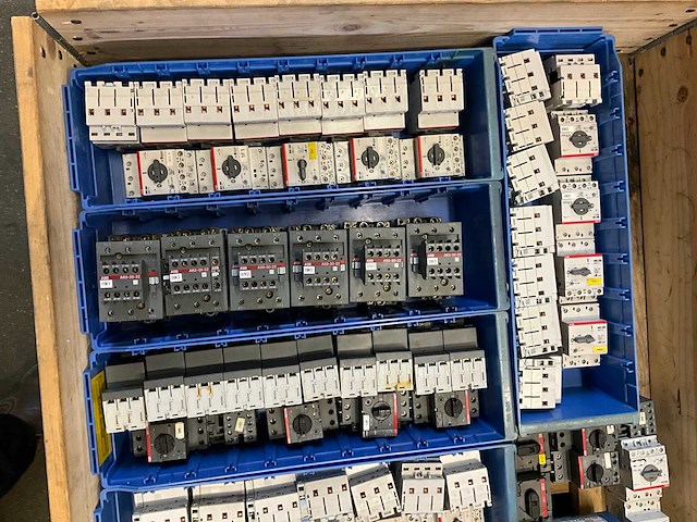Abb contactoren en motorbeveiligingsschakelaars - afbeelding 2 van  4