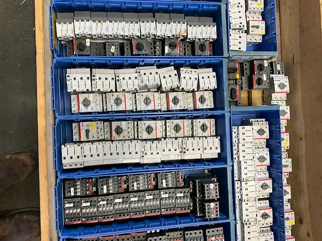 Abb contactoren en motorbeveiligingsschakelaars - afbeelding 3 van  4