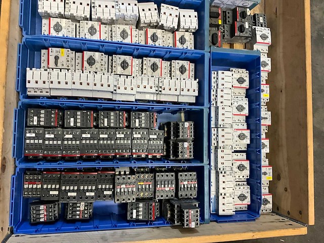 Abb contactoren en motorbeveiligingsschakelaars - afbeelding 4 van  4