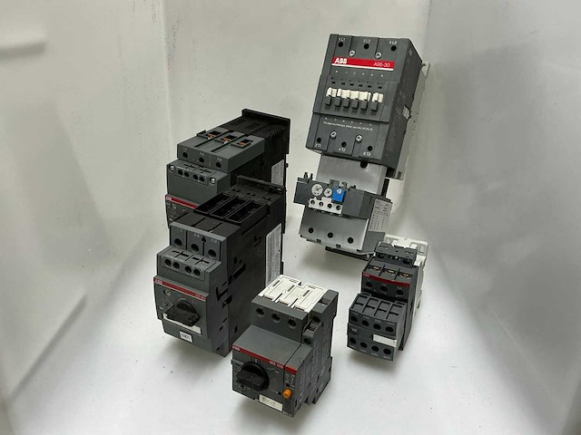 Abb divers schakelmateriaal - afbeelding 2 van  9