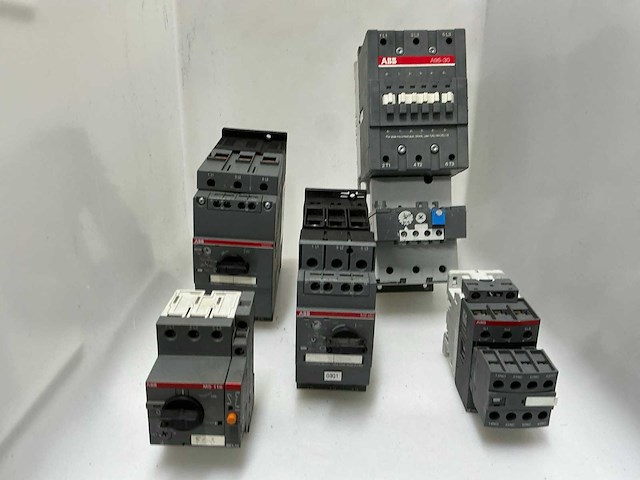 Abb divers schakelmateriaal - afbeelding 3 van  9