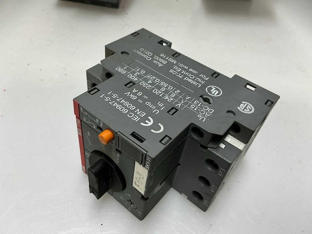 Abb divers schakelmateriaal - afbeelding 6 van  9