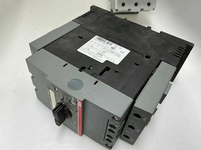 Abb divers schakelmateriaal - afbeelding 7 van  9