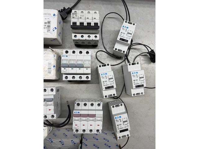 Abb, eaton - groepenkast componenten w.o. aardlekautomaten en hoofdschakelaars (28x) - afbeelding 6 van  7