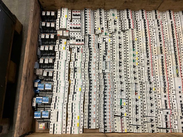 Abb / eaton schakelmateriaal - afbeelding 2 van  4