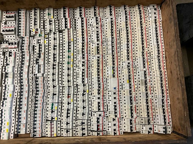 Abb / eaton schakelmateriaal - afbeelding 3 van  4