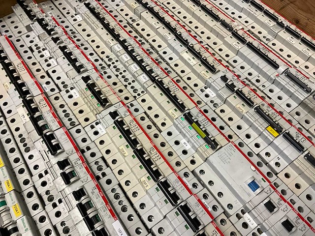 Abb / eaton schakelmateriaal - afbeelding 4 van  4