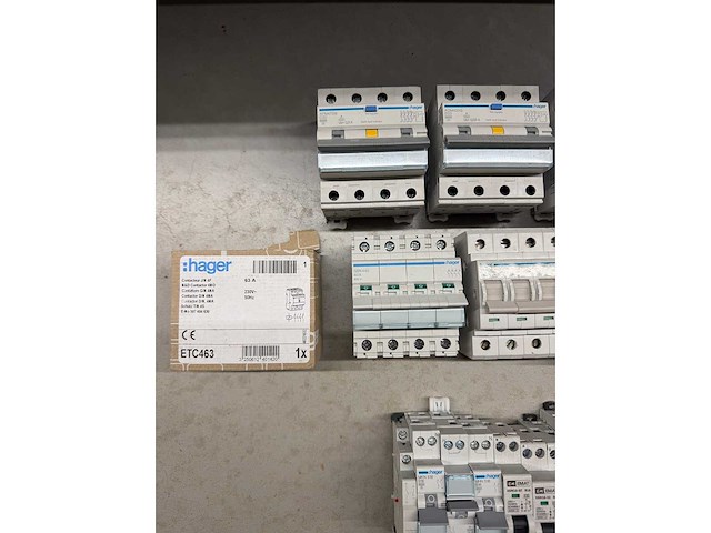 Abb, hager, holec, schneider electric - groepenkast componenten w.o. aardlekautomaten en hoofdschakelaars (30x) - afbeelding 2 van  7