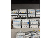 Abb, hager, holec, schneider electric - groepenkast componenten w.o. aardlekautomaten en hoofdschakelaars (30x) - afbeelding 3 van  7