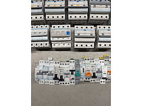 Abb, hager, holec, schneider electric - groepenkast componenten w.o. aardlekautomaten en hoofdschakelaars (30x) - afbeelding 4 van  7