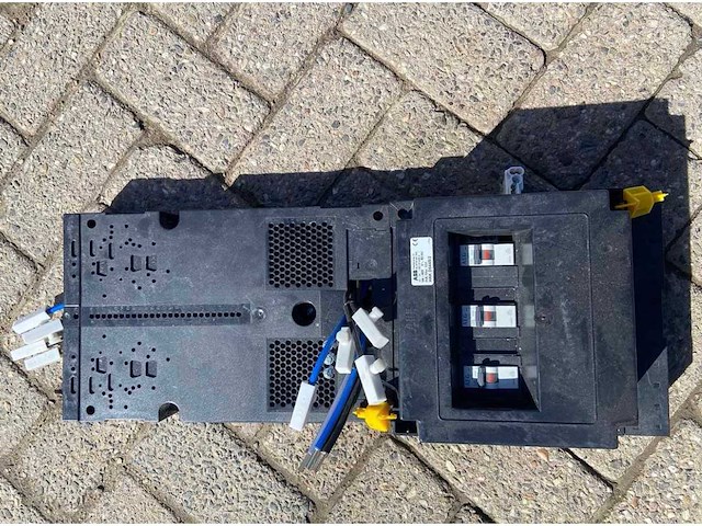 Abb hak d8445/2 groepenkast - afbeelding 1 van  3