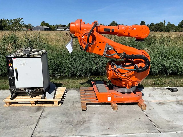 Abb irb6600 industriële robot - afbeelding 1 van  8