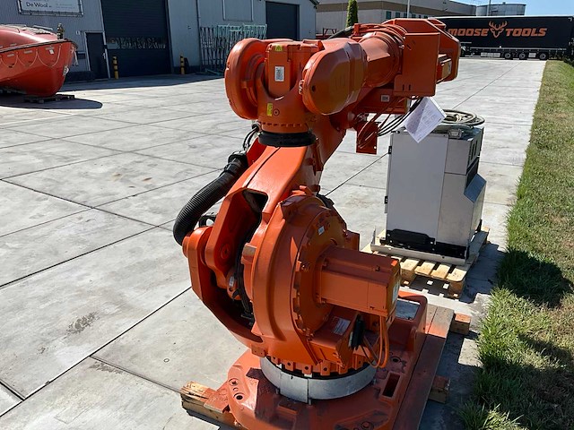 Abb irb6600 industriële robot - afbeelding 3 van  8