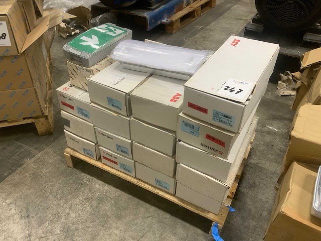 Abb noodverlichting armatuur (16x) - afbeelding 1 van  5