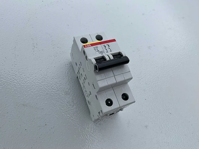 Abb s202 c4 installatie automaat 4a, 400v, 6ka (10x) - afbeelding 1 van  4