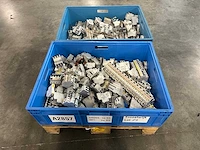 Abb, siemens, merlin gerin, schneider, legrand - partij automaten, installatieautomaten & schakelmateriaal: groepenautomaten, aardlekschakelaars, din-rails en kamrails - afbeelding 1 van  15