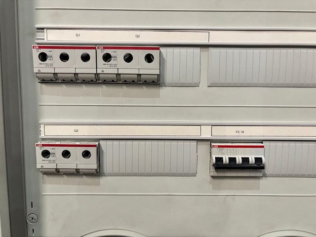 Abb …spanning kast met inhoud, abb - afbeelding 4 van  10
