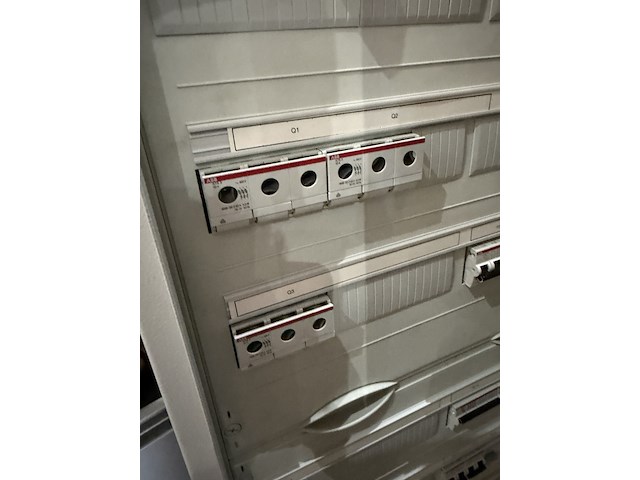 Abb …spanning kast met inhoud, abb - afbeelding 9 van  10