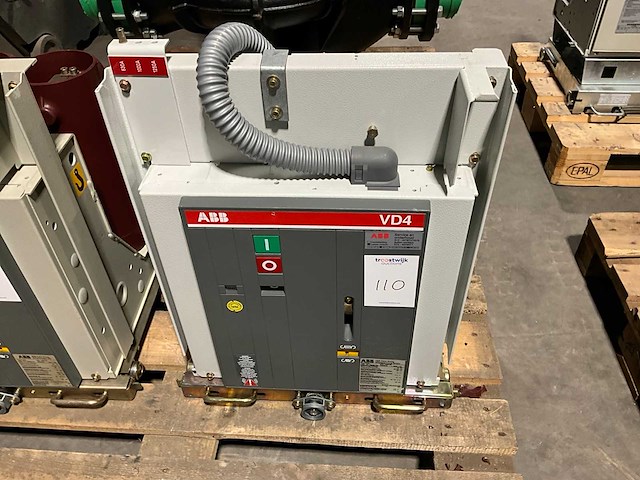 Abb vd4 12.06.25 vermogensschakelaar “12 kv” - afbeelding 1 van  2