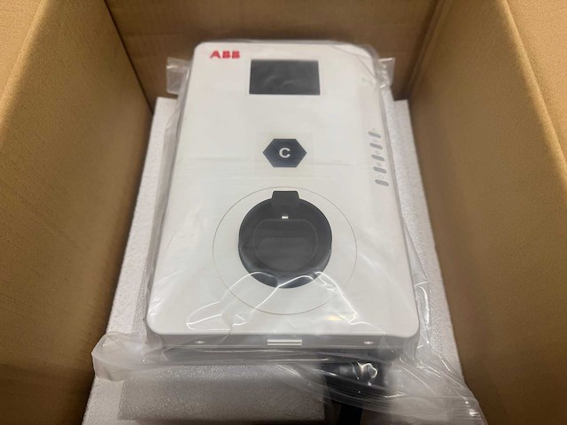 Abb wallbox / laadpaal - terra ac wall t2 3f 32a 4g met laadkabel 5 meter - afbeelding 3 van  5