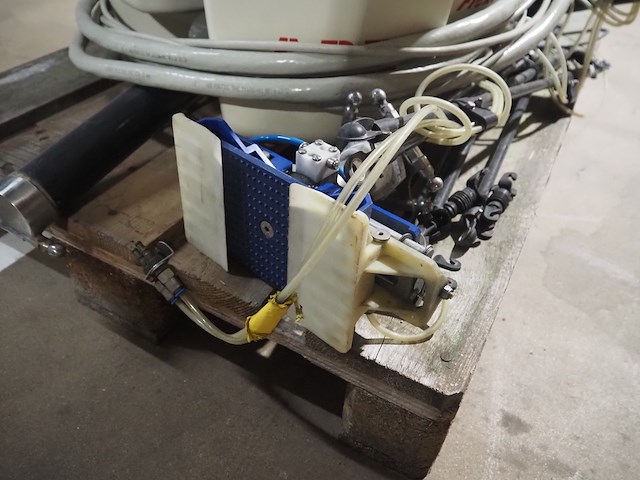 Abb - afbeelding 7 van  8