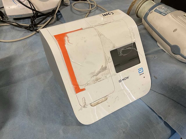 Abbot id now point of care testapparaat - afbeelding 1 van  4