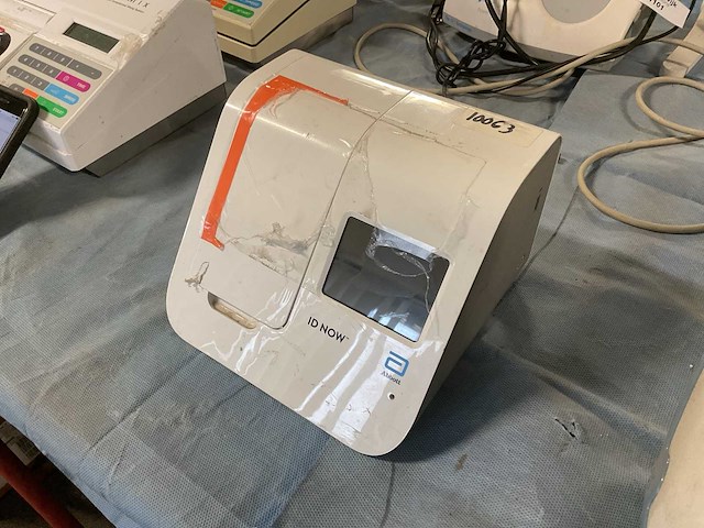 Abbot id now point of care testapparaat - afbeelding 3 van  4