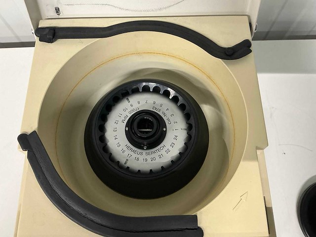 Abbott - 1992 - 3530 - centrifuge - afbeelding 2 van  3