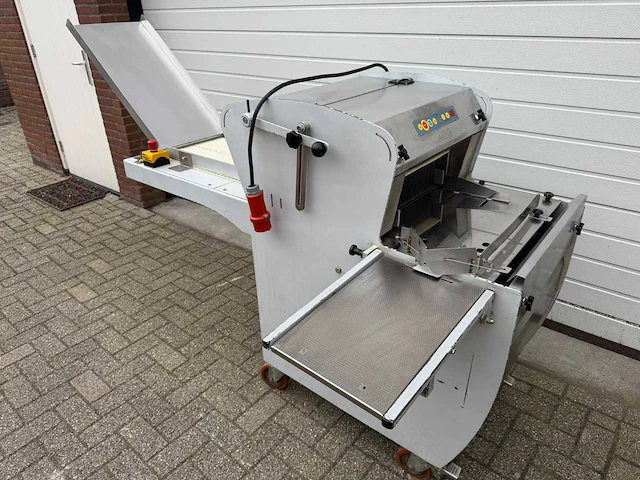 Abo - atoma met lopendeband - broodsnijmachine - afbeelding 1 van  6