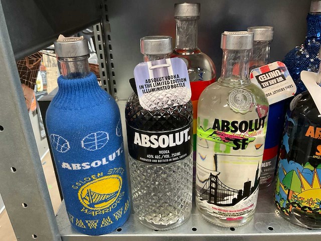 Absolut fles vodka (10 x limited editions en 17 x mini box) - afbeelding 3 van  6
