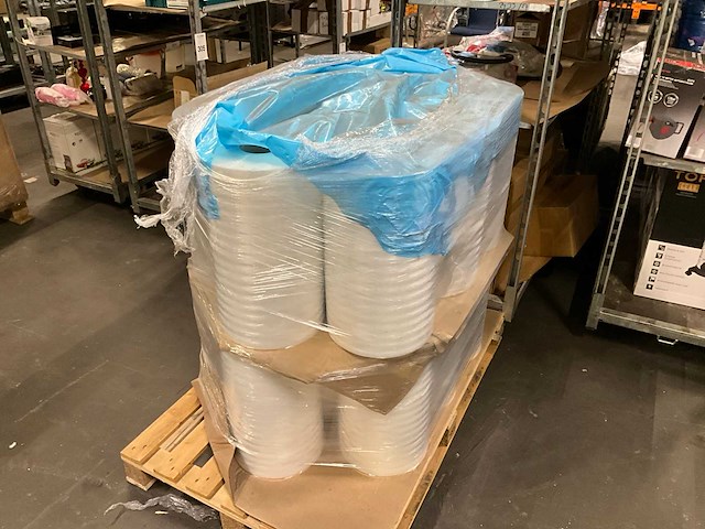 A+c plastic pallet met rollen plastic/krimpfolie (6x) - afbeelding 5 van  13